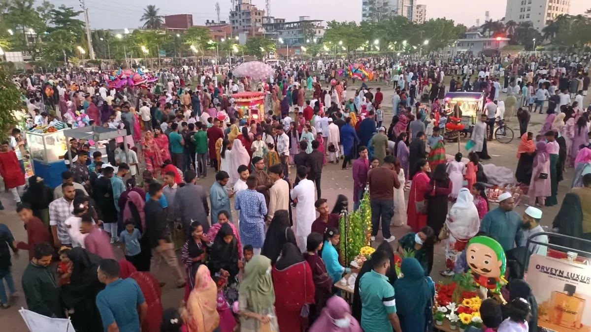 ব‌রিশালের বিনোদন কেন্দ্রে দর্শনার্থীর ভিড়