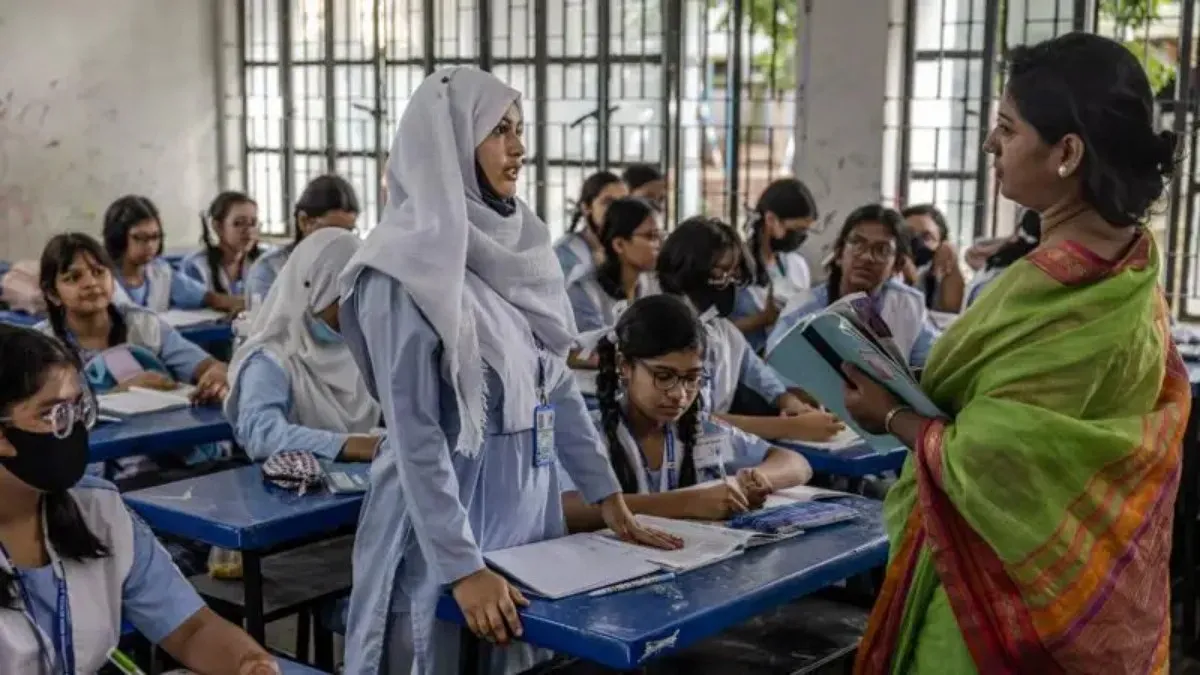 শিক্ষা প্রতিষ্ঠানে অবসরপ্রাপ্ত শিক্ষকদের কেন নিয়োগ দিচ্ছে সরকার?