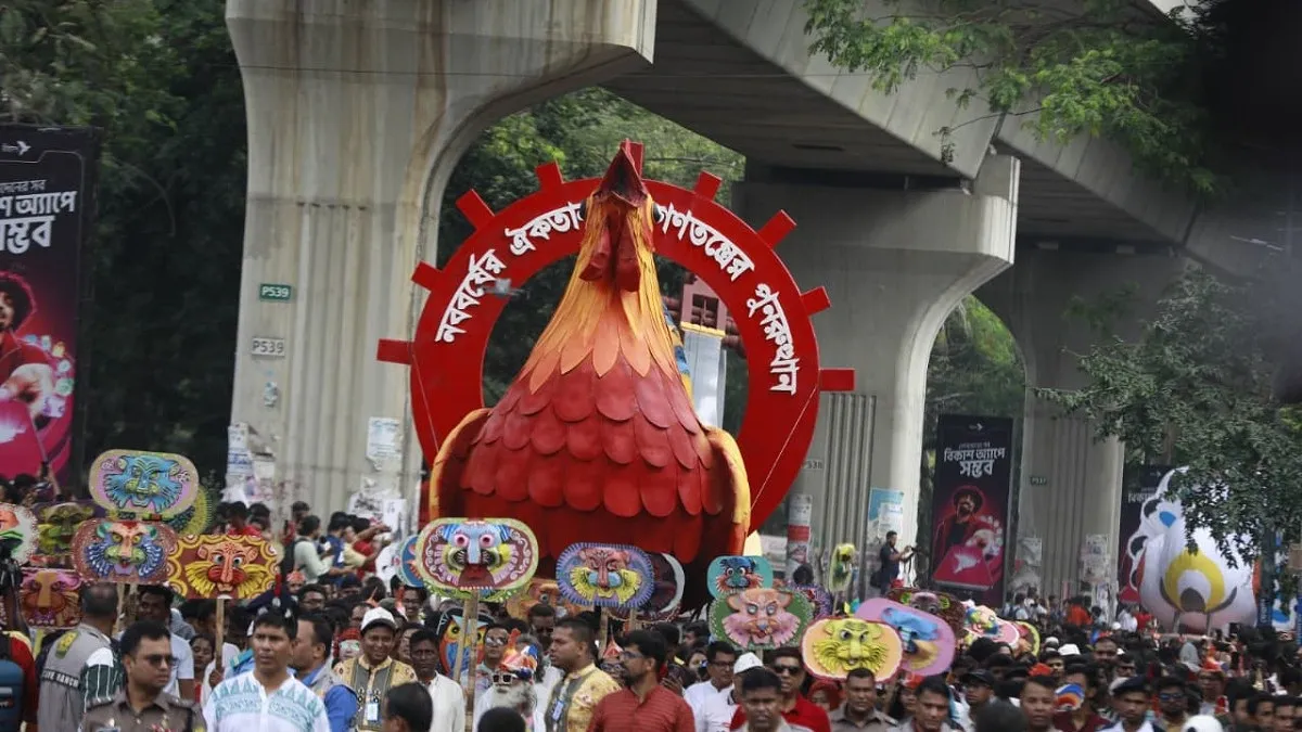 বাংলা নতুন বছরকে বরণ করে নিতে ‘বৈশাখী শোভাযাত্রা’