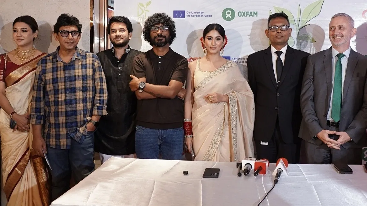 ‘চা গরম’ দেখে আবেগাপ্লুত চঞ্চল-জয়া ও বিদেশি কূটনীতিকেরা