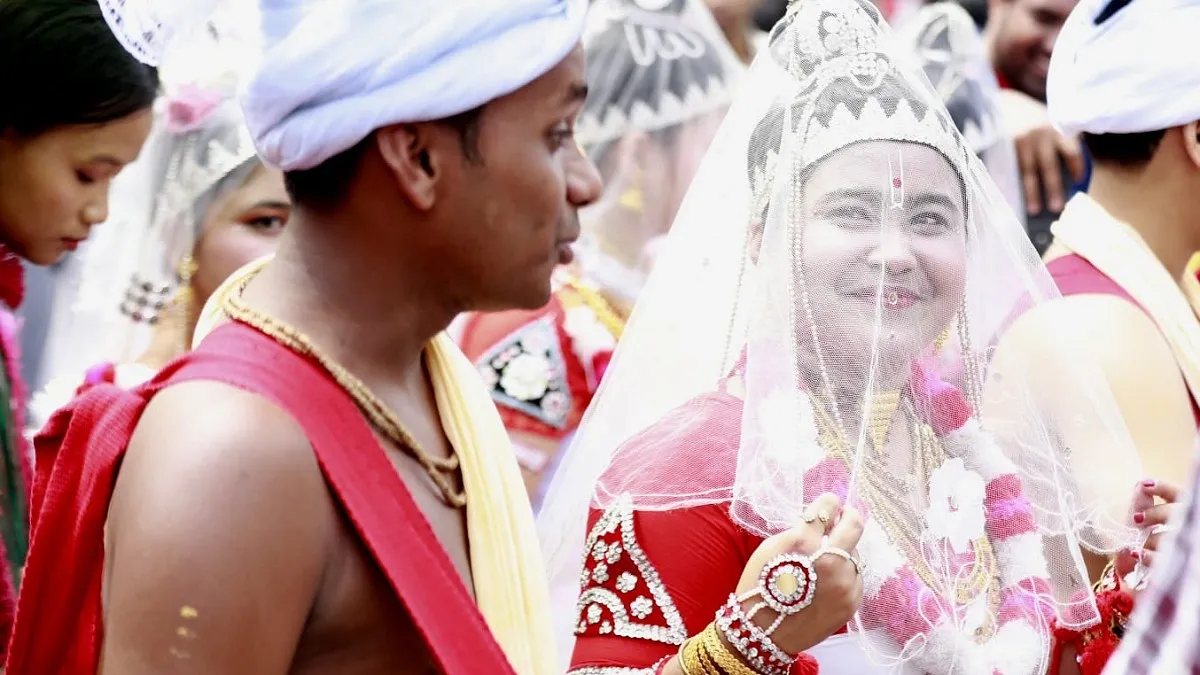 শোভাযাত্রায় অংশগ্রহণ করেছেন সকল ধর্ম বর্ণের মানুষ।