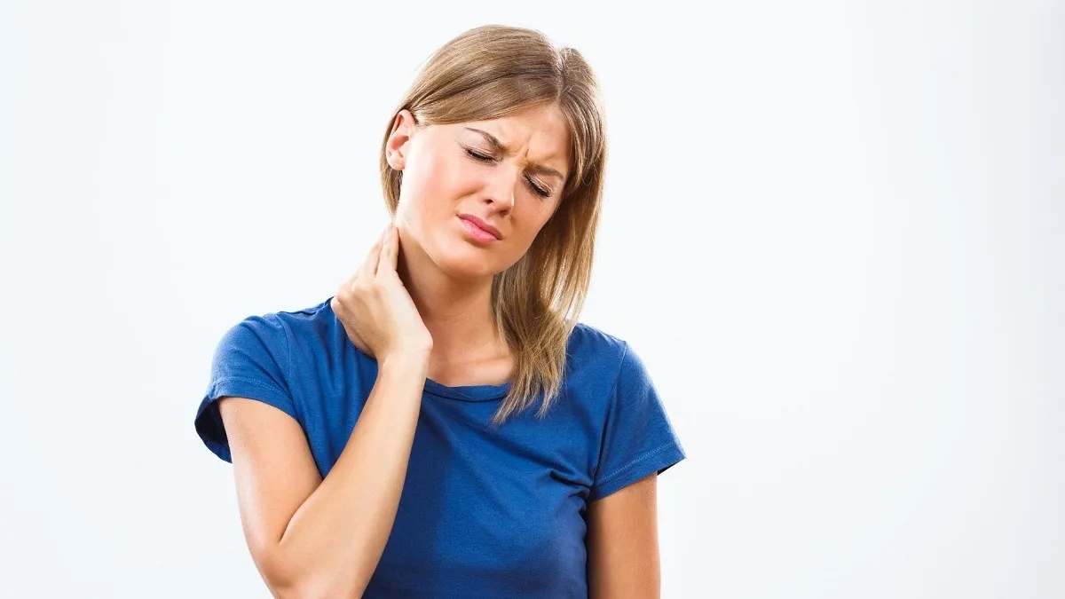 সহজ কিছু স্ট্রেচিংয়ে নির্মূল হবে ঘাড়ের ব্যথা