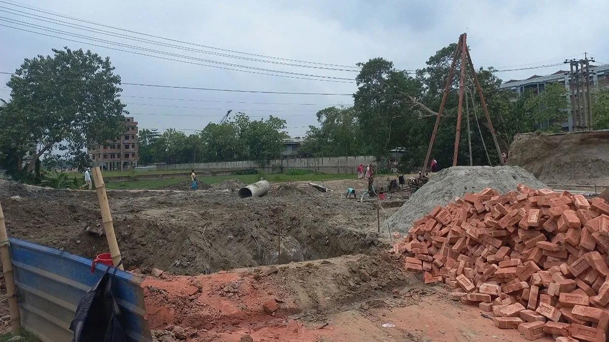 পা‌নি নেই তবুও হচ্ছে সাড়ে ১৩ কোটি টাকার সেতু