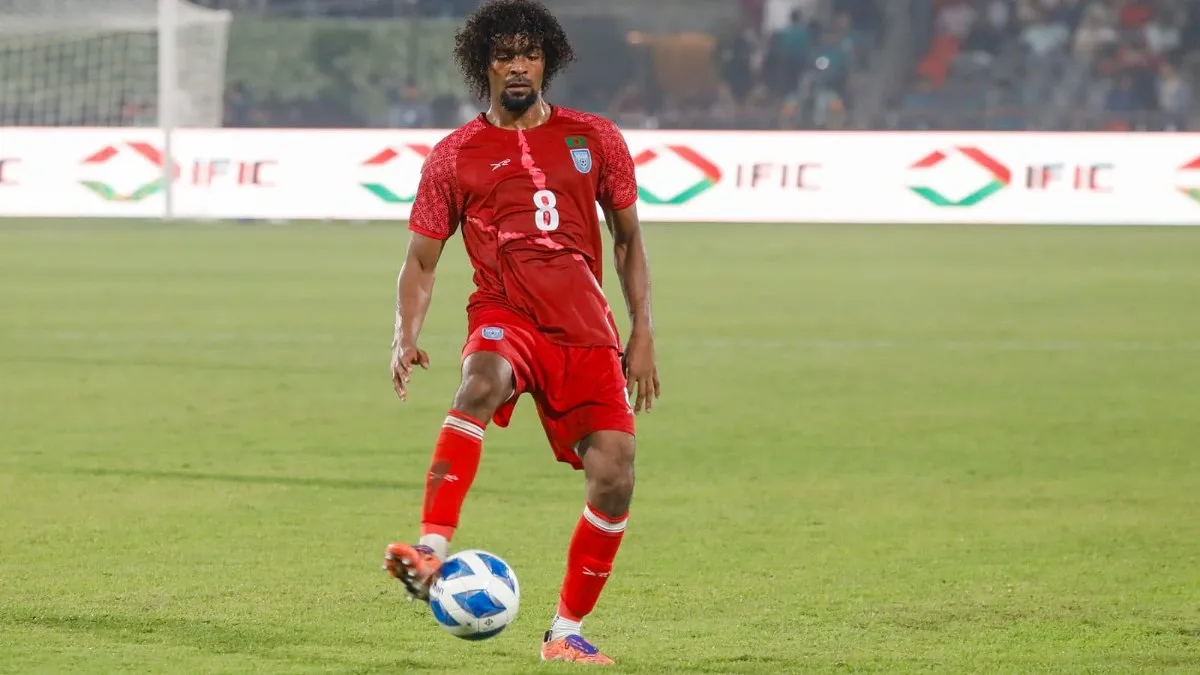 আমি এই সাফ চ্যাম্পিয়নশিপের জন্য মুখিয়ে আছি। জানি, আমাদের ওপর অনেক বড় চাপ থাকবে। আমার বিশ্বাস, সবাই মিলে দেশের জন্য দারুণ কিছু করতে পারব।