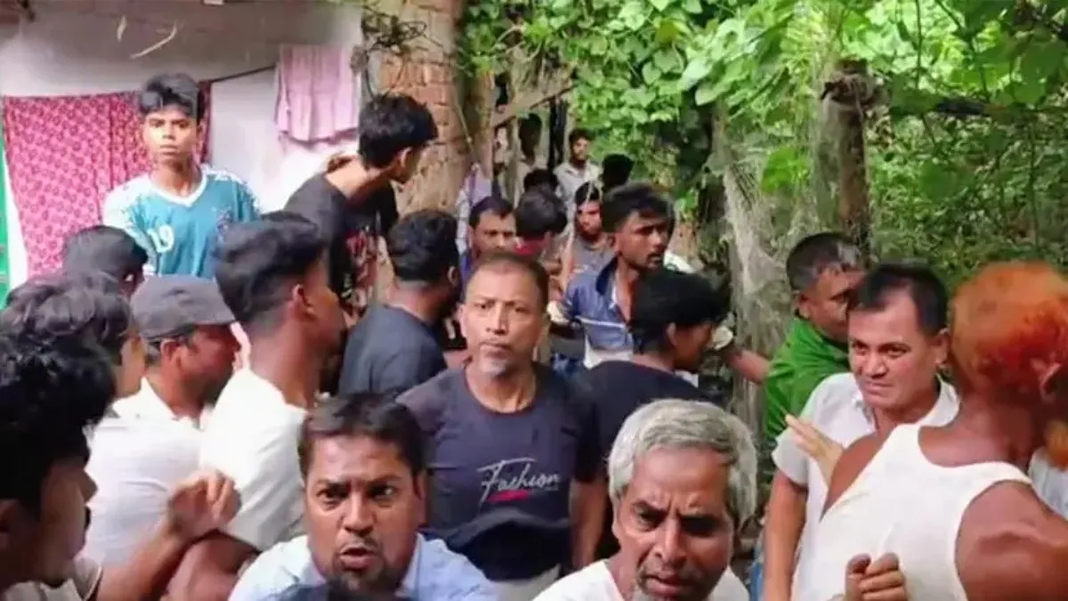 বাবার বাড়ির কবরস্থানে দাফন হলো না মেয়ের