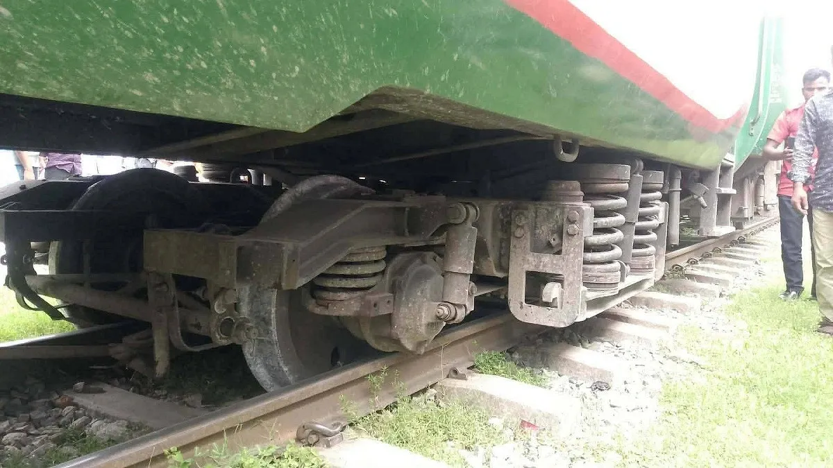 বগি লাইনচ্যুত, ময়মনসিংহ-জামালপুর রুটে ট্রেন বন্ধ