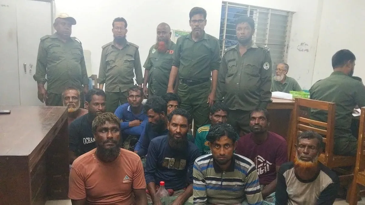 নিষেধাজ্ঞা অমান্য করে সুন্দরবনে মধু আহরণ, ১১ মৌয়াল গ্রেপ্তার