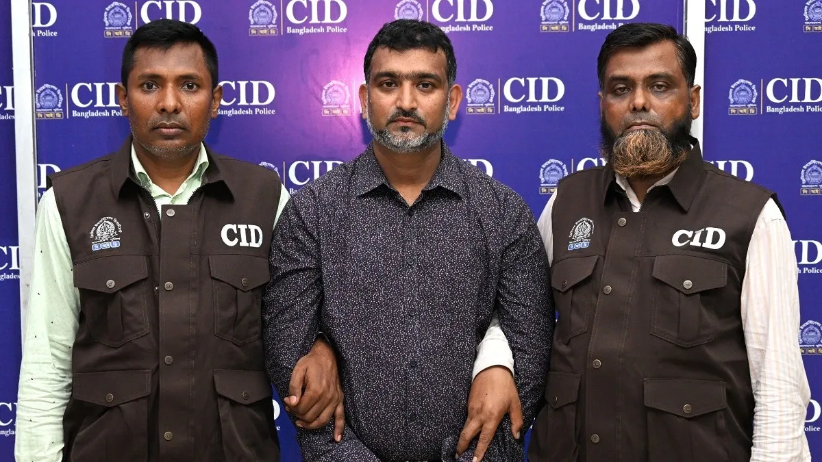 গ্রাহকের অজান্তে ক্রেডিট কার্ড দিয়ে অর্থ আত্মসাৎ, সাবেক ব্যাংক কর্মকর্তা গ্রেপ্তার