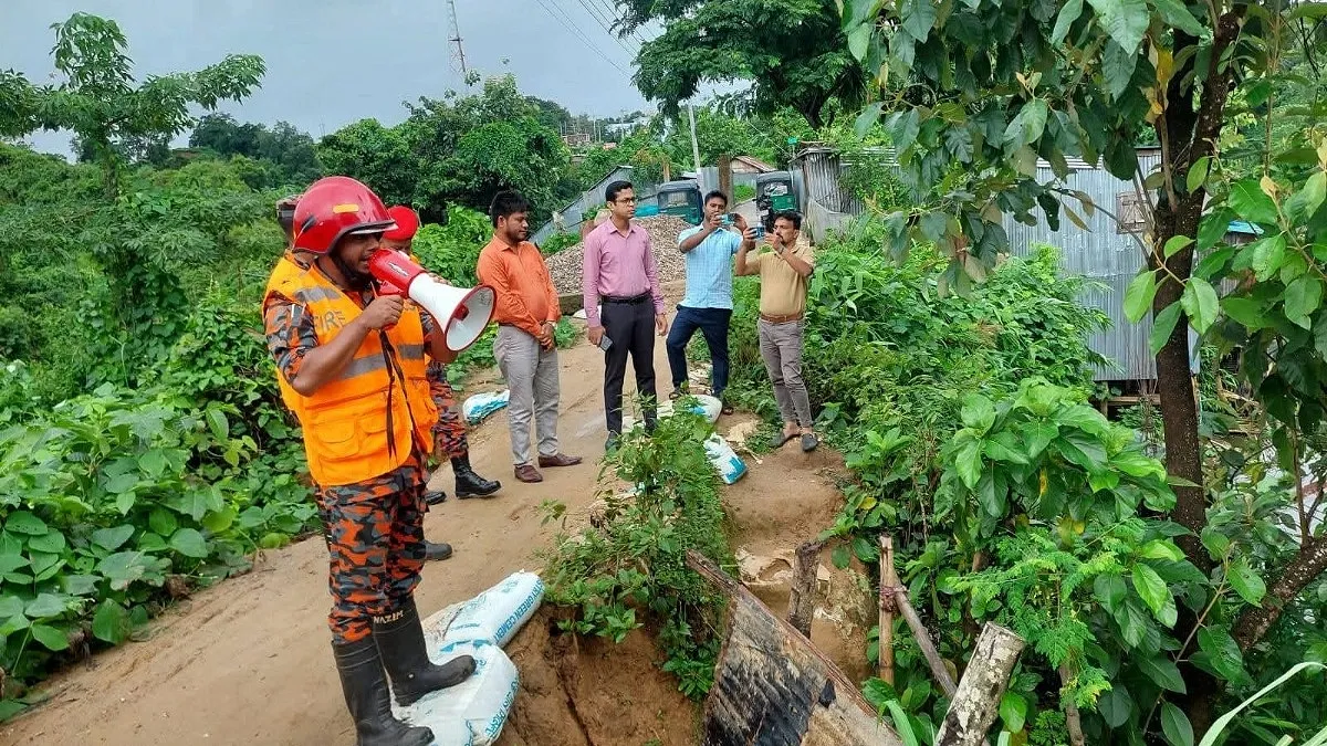 ঝুঁকিপূর্ণ এলাকা থেকে সরে যেতে রাঙামাটিতে মাইকিং
