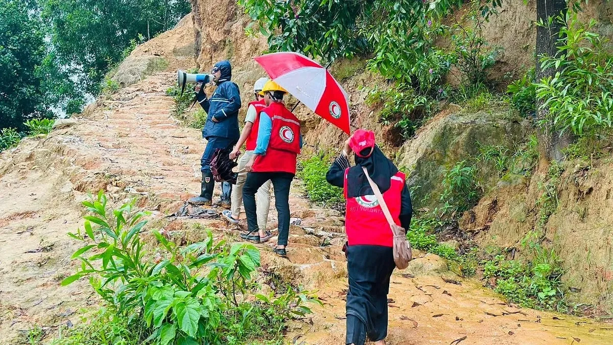 মৃত্যুর মিছিলেও পাহাড় ছাড়ছে না কেউ, ঝুঁকিতে ৫ লাখ মানুষ