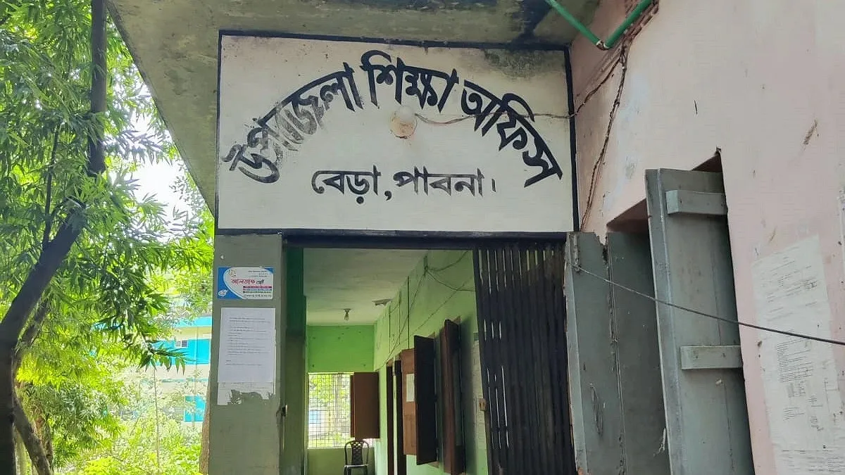 বেড়ার ৫০ প্রাথমিক বিদ্যালয়ের সব শিক্ষককে শোকজ