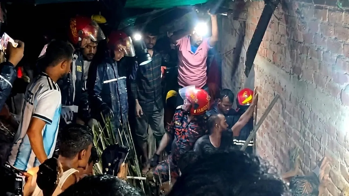 কক্সবাজারে পাহাড়ধসে গৃহবধূর মৃত্যু