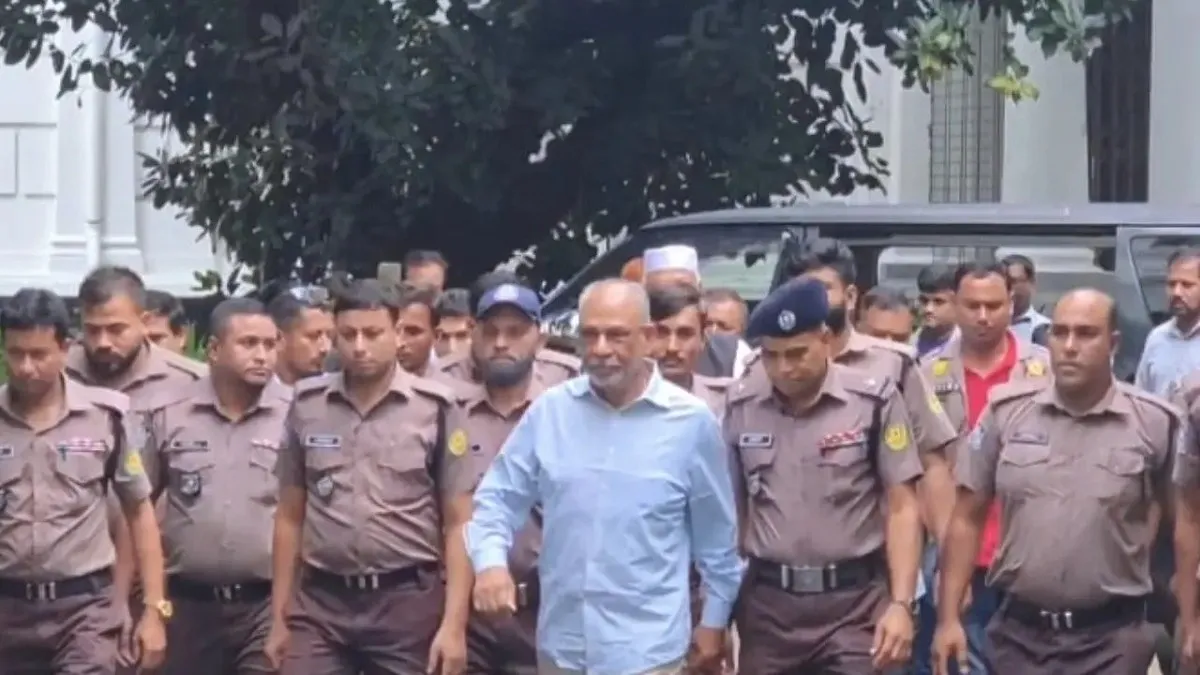 ট্রাইব্যুনালে আনা হয়েছে লতিফ সিদ্দিকীকে