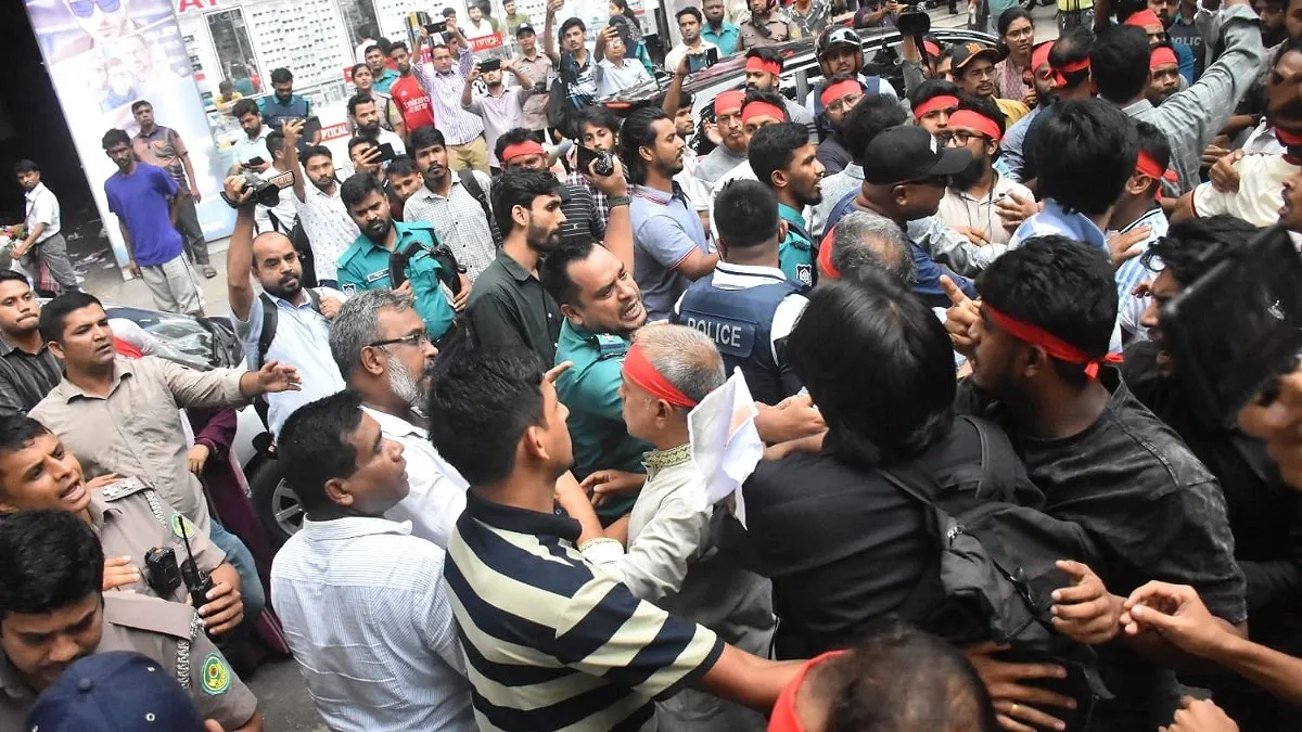 চট্টগ্রামে এনসিপির কর্মসূচিতে বিএনপি নেতাকর্মীদের বাধা, হাতাহাতি
