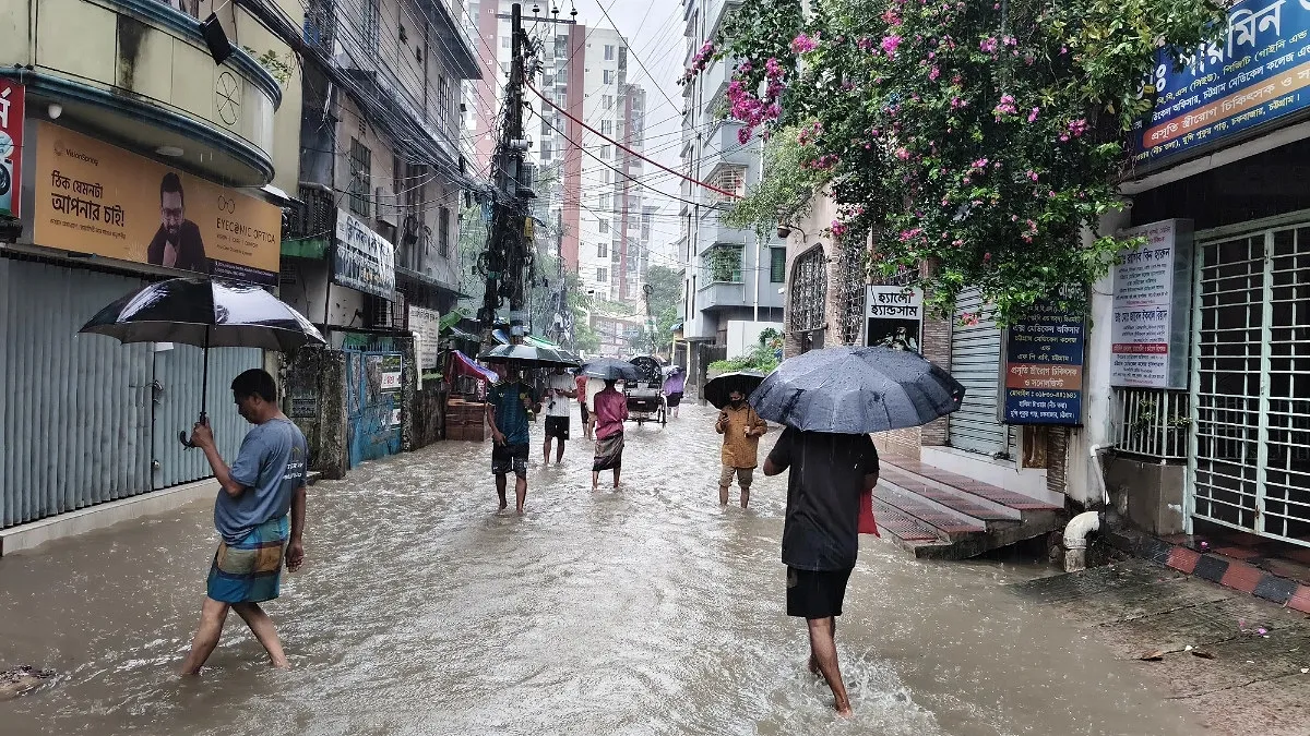 ৩৩০ মিলিমিটার বৃষ্টিতে জলাবদ্ধতা