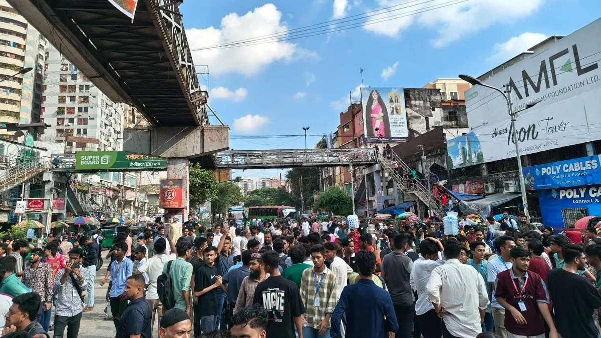 শিক্ষামন্ত্রীর পদত্যাগ চেয়ে আবারও সায়েন্স ল্যাবে শিক্ষার্থীরা