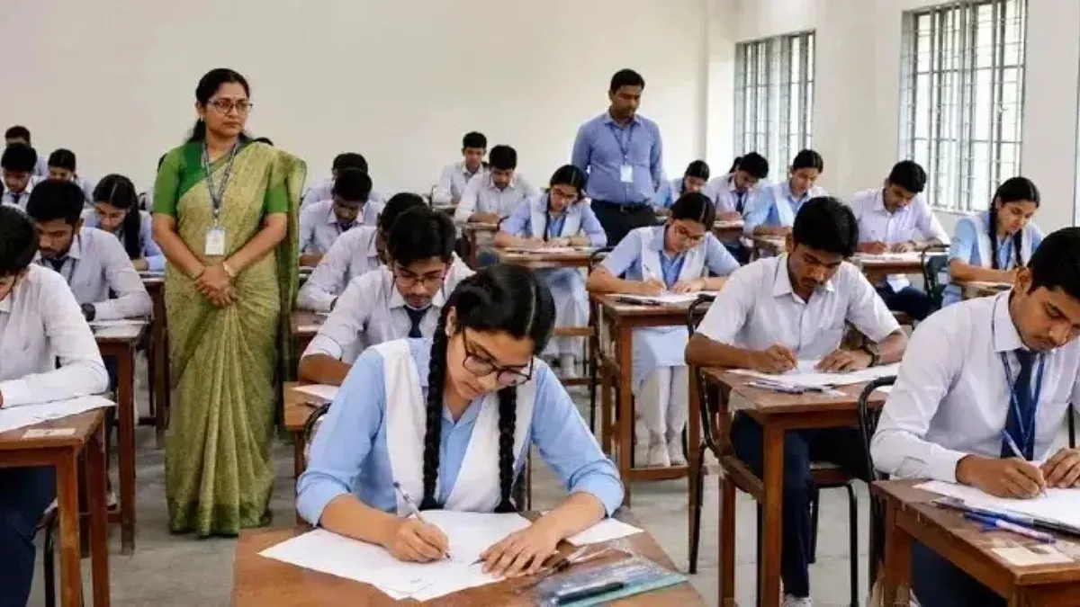 ১৯ দিন পর শুরু হওয়া এইচএসসি পরীক্ষায় অনুপস্থিত ১ হাজার ৮২৫, বহিষ্কার ১