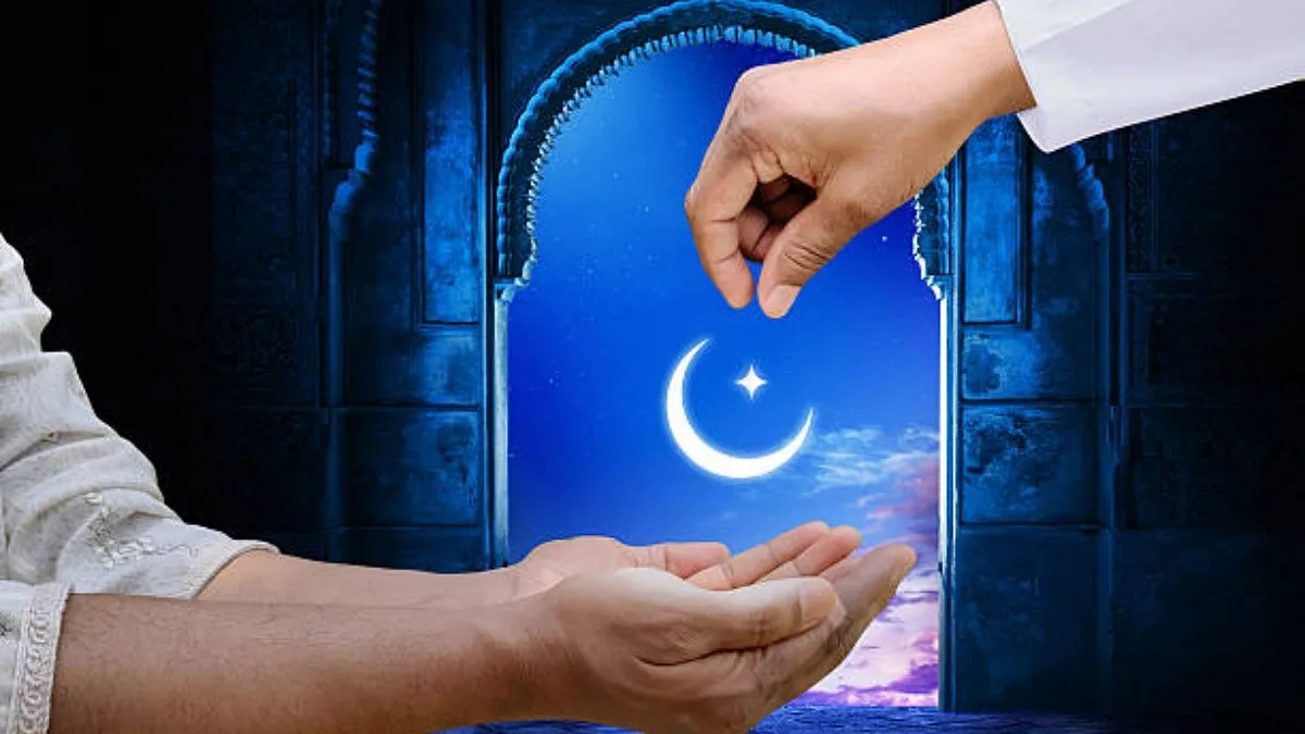 অসহায় মানুষের পাশে দাঁড়ানোও ইবাদত