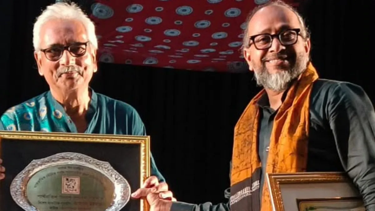 কলকাতায় সম্মাননা পেলেন আসাদুল ইসলাম