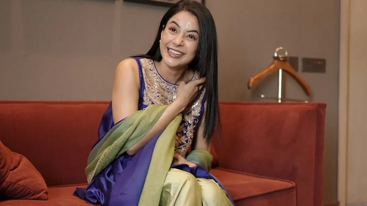ভুলে নাকফুল খেয়ে ফেললেন শেহনাজ গিল!