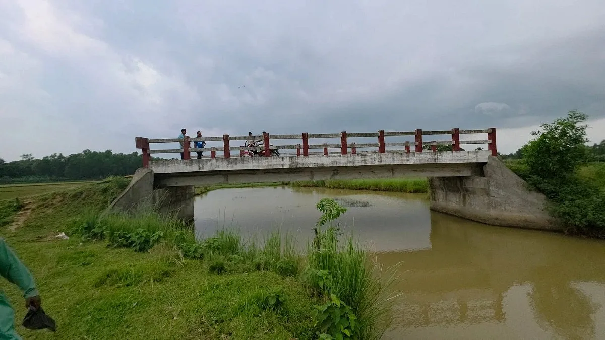 ৬৭ লাখ টাকার সেতু, নেই সংযোগ সড়ক