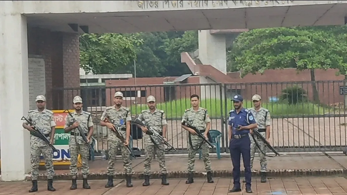 গণঅভ্যুত্থান দিবসে টুঙ্গিপাড়ায় আইনশৃঙ্খলা বাহিনীর সর্বোচ্চ সতর্কতা