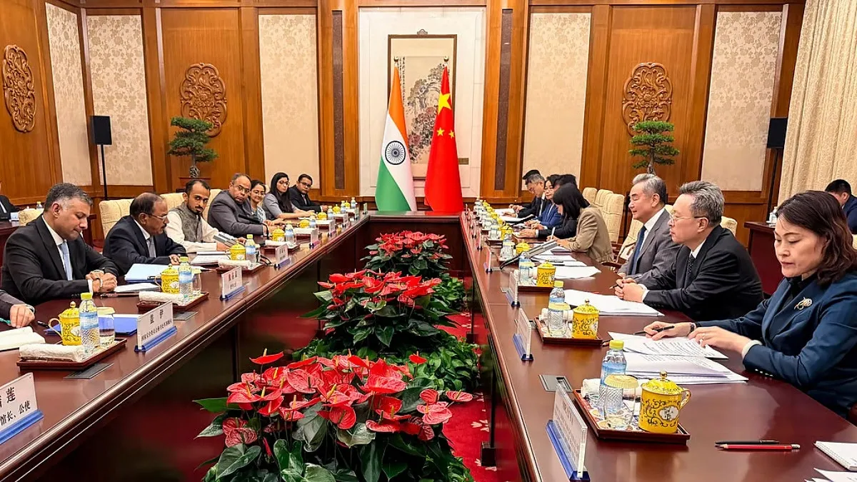 দোভাল-ওয়াং ই বৈঠক: সীমান্ত বিরোধ মেটাতে আলোচনা চালিয়ে যাবে চীন-ভারত