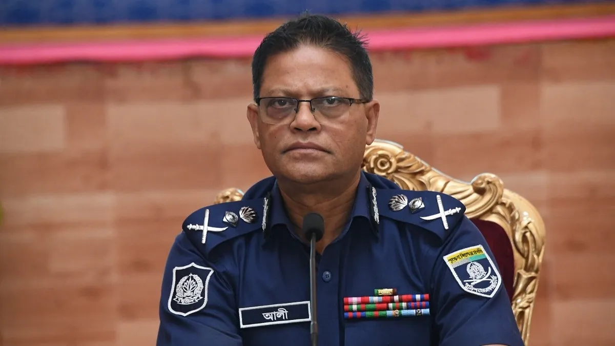 দল-মত নয়, পুলিশের একমাত্র পরিচয় জনগণের সেবক