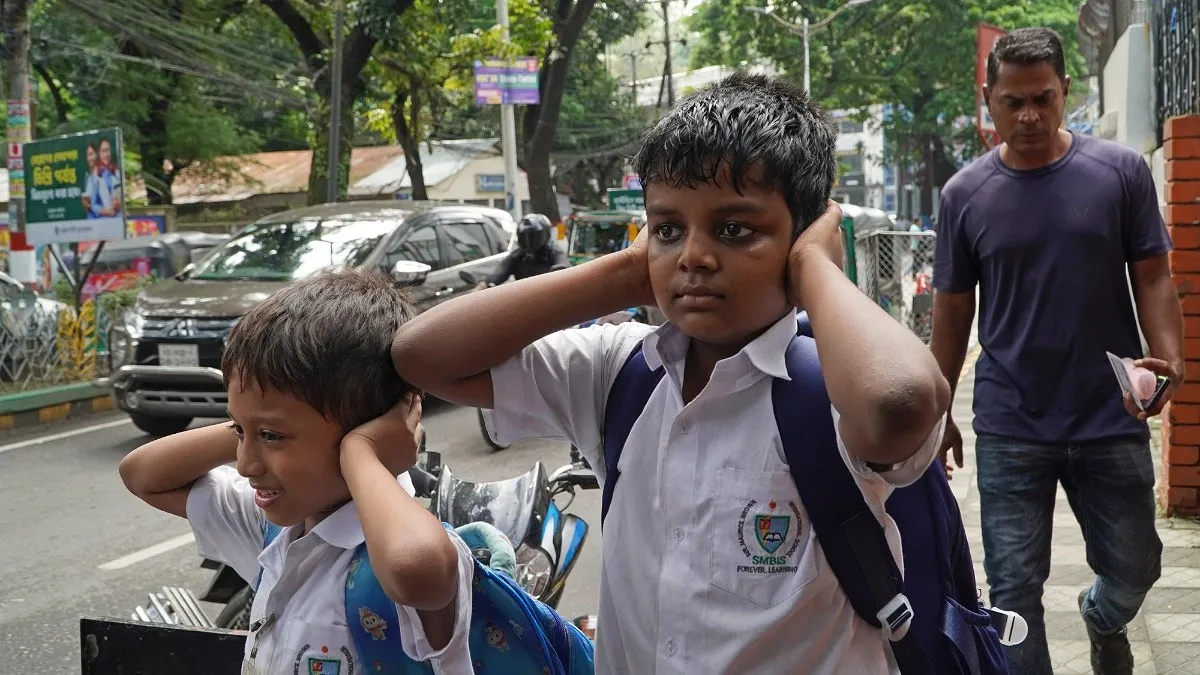 চট্টগ্রামের ‘নীরব এলাকায়’ কান পাতা দায়