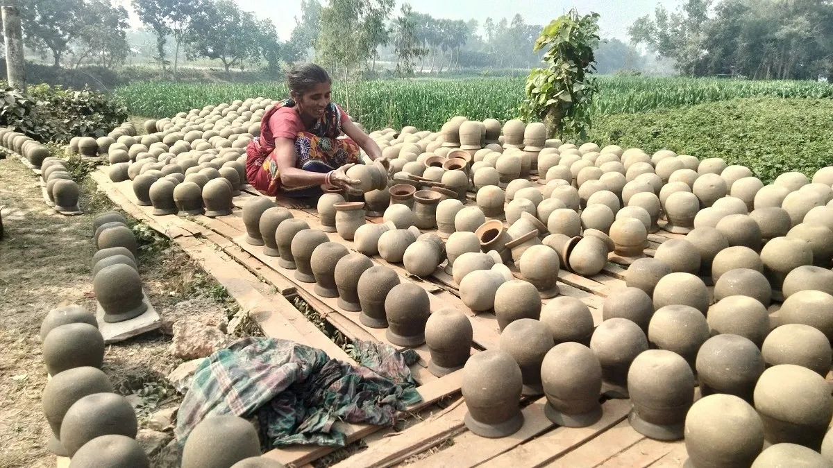 অস্তিত্ব সংকটে শেরপুরের শত বছরের মৃৎশিল্প