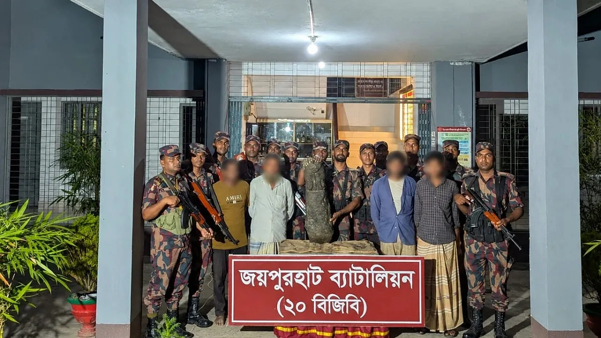 জয়পুরহাটে কষ্টিপাথরের মূর্তি উদ্ধার, আটক চার