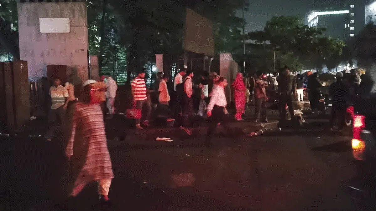 একদিনের জন্য উঠল হকার