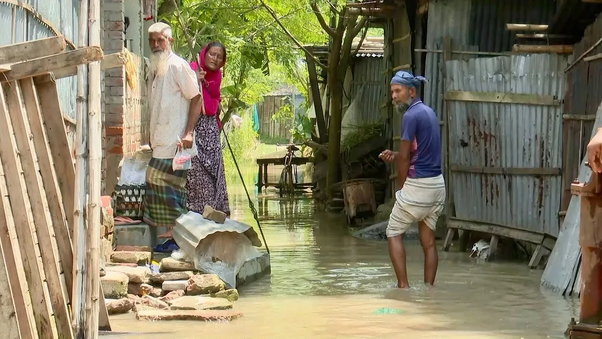 বিপৎসীমা ছুঁইছুঁই পদ্মার পানি, ডুবছে চরাঞ্চল