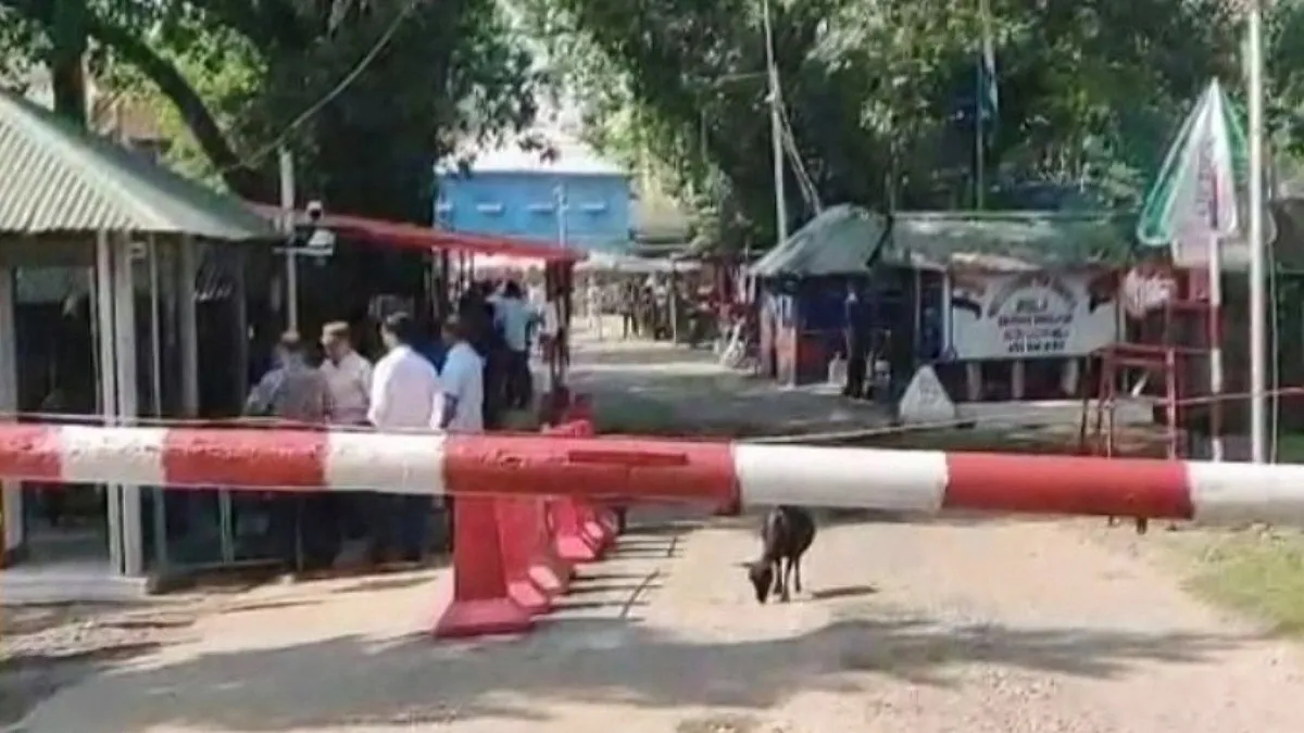 মুখ্যমন্ত্রীর বৈঠকে হিলি বন্দরের অচলাবস্থা কাটবে?