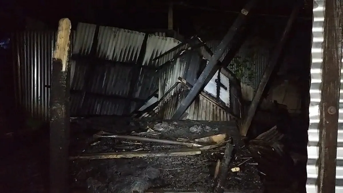 শরীয়তপুরে নেশার টাকা না পেয়ে নিজ ঘরেই আগুন দিলেন দুই ভাই