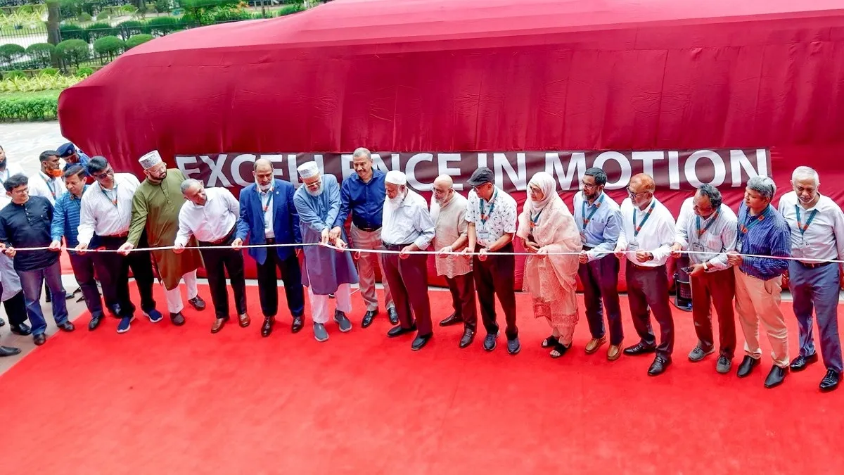 শিক্ষার্থীদের নিরাপদ ও স্বস্তির যাত্রায় ইউআইইউতে ১৮ এসি বাস চালু