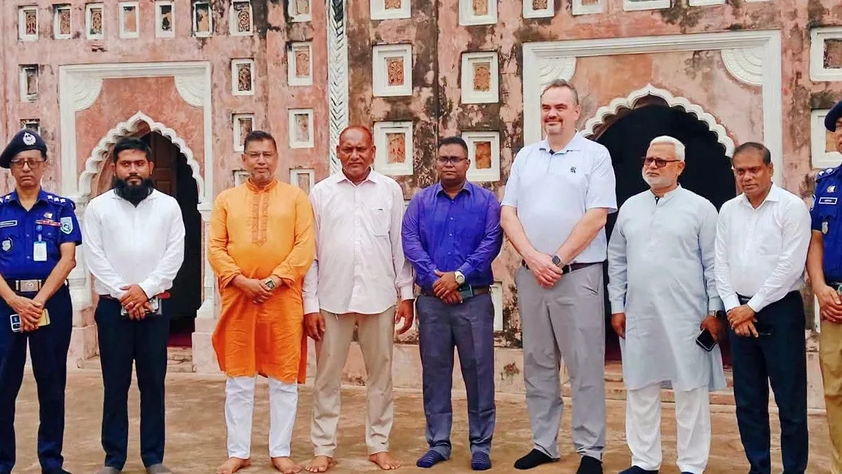 কান্তজীউ মন্দির ও নয়াবাদ মসজিদ পরিদর্শনে মার্কিন রাষ্ট্রদূত