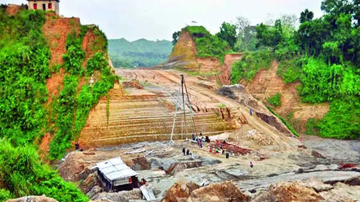 চট্টগ্রামে ৫০ বছরে হারিয়ে গেছে ২০০ পাহাড়