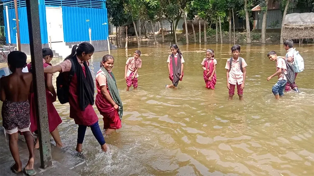 পদ্মার পানি বাড়ায় দুই জেলায় প্লাবন
