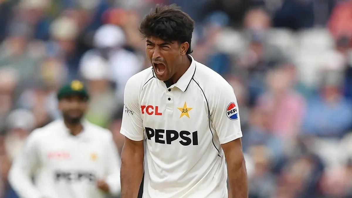 পাকিস্তানি পেসারের স্মরণীয় অভিষেক