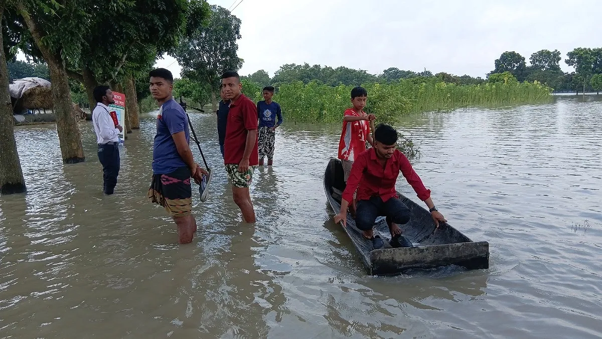 ফারাক্কার জলকপাট খুলে দেওয়ায় চাঁপাইনবাবগঞ্জের নিম্নাঞ্চল প্লাবিত