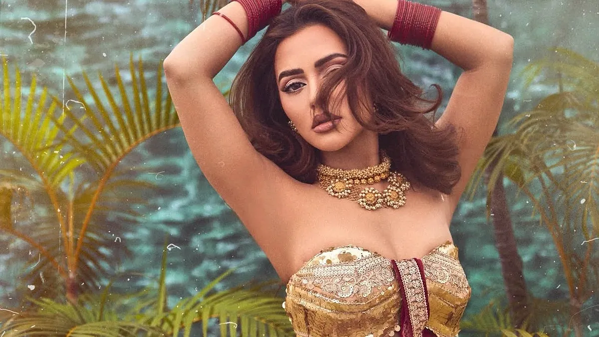নুসরাত ফারিয়ার ‘লজ্জা’