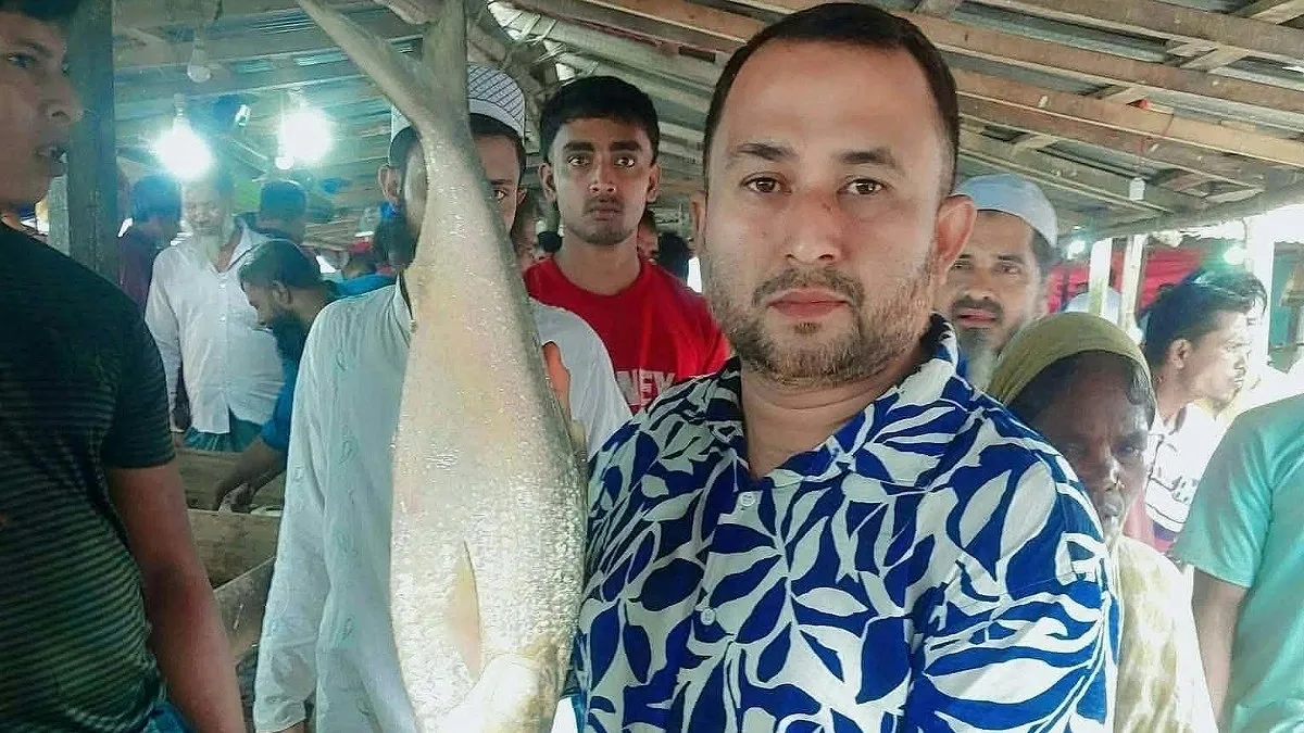 পৌনে তিন কেজির ইলিশ, বিক্রি হলো ১৩ হাজারে