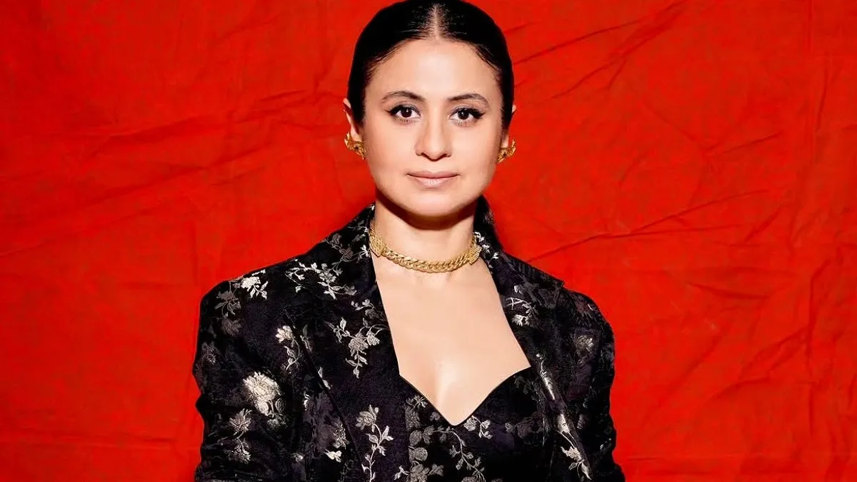 দুই ঘণ্টা পর পর প্রশংসার মেসেজ না এলে অদ্ভুত লাগে : রাসিকা দুগাল