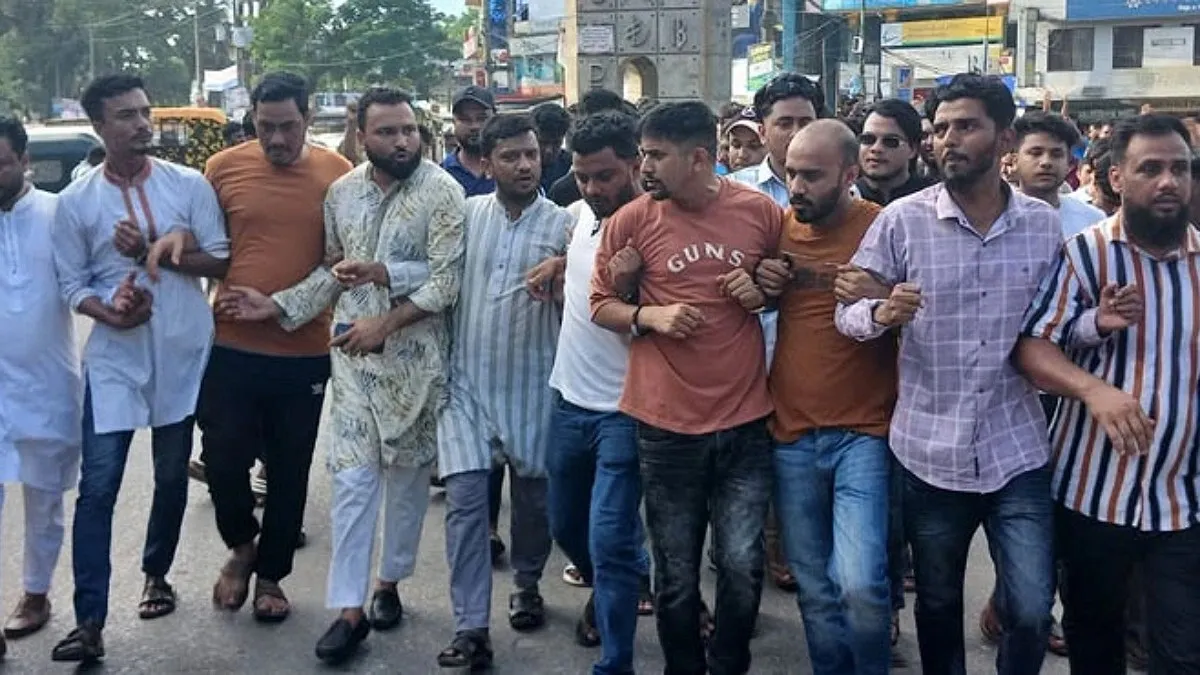 বাসায় গিয়ে ছাত্রদল নেতাকে ‘পেটালেন’ ছাত্রলীগ নেতা, গ্রেপ্তারে আলটিমেটাম