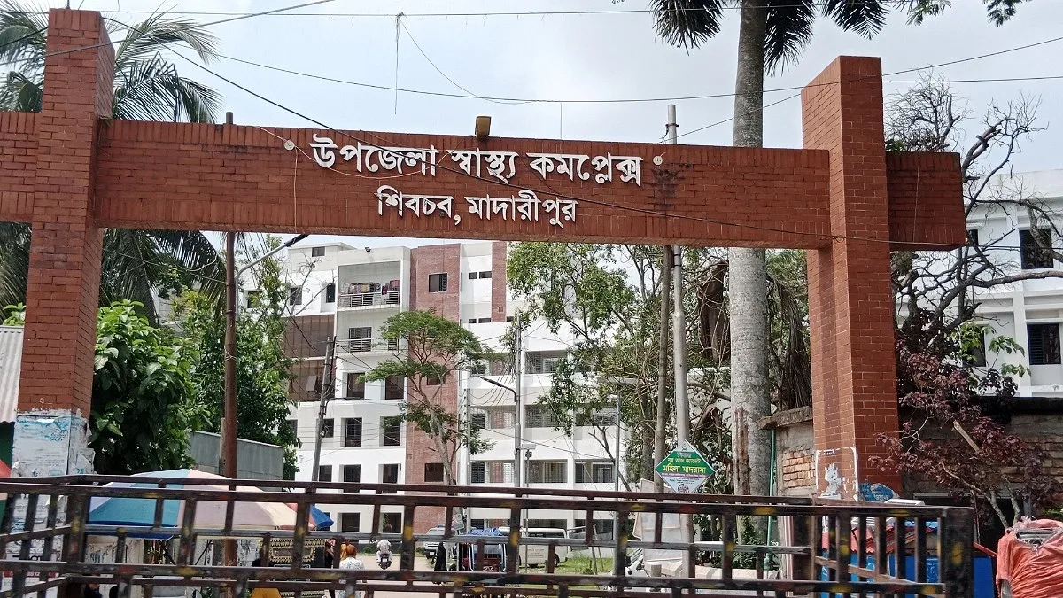শিবচরে মোটরসাইকেলের নিয়ন্ত্রণ হারিয়ে গাছের সঙ্গে ধাক্কা, নিহত ১