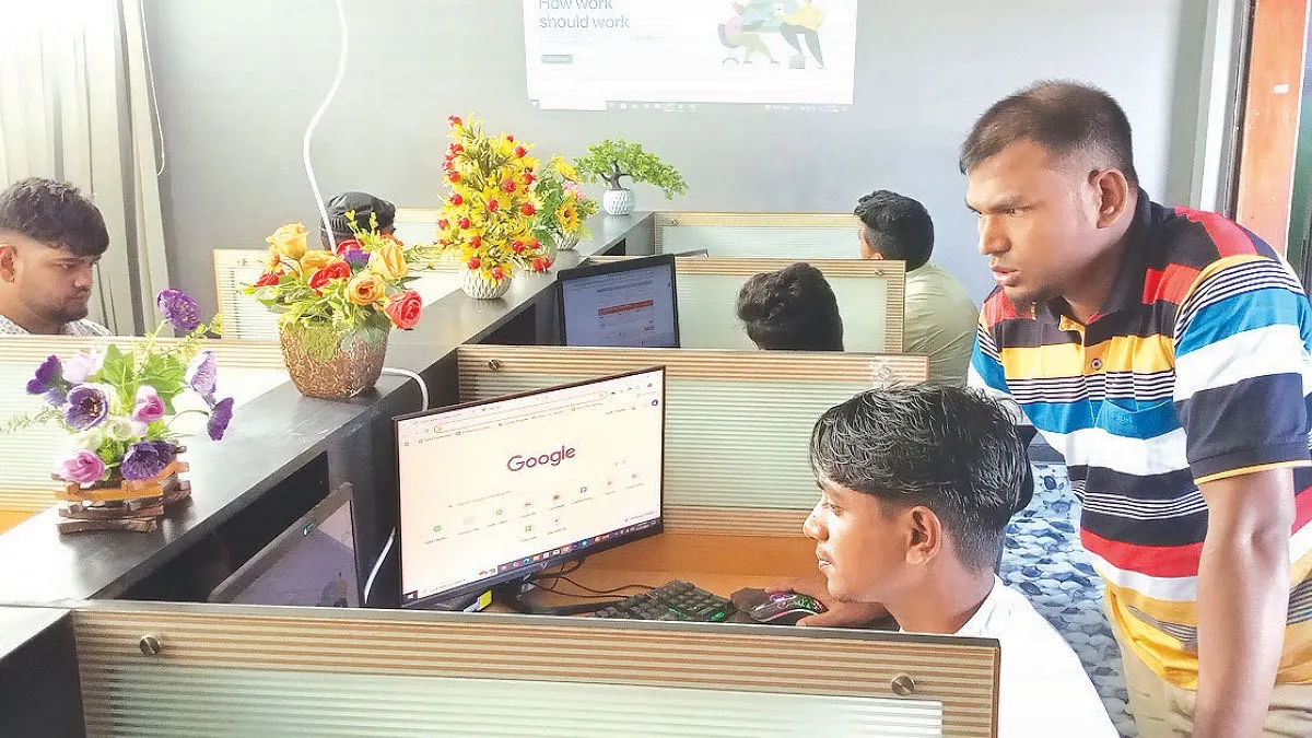 ঘর বিক্রি করে  কিনেছিলেন কম্পিউটার, এখন কোটিপতি