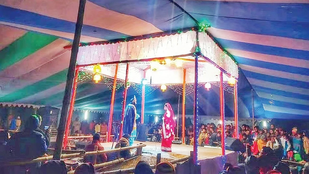 অনুমতির চক্করে ধুঁকছে যাত্রা