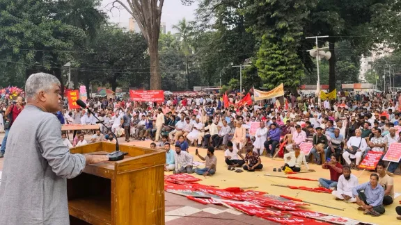 মার্কিন চুক্তিতে শুধু দেশ নয়, বিক্রি করা হচ্ছে সার্বভৌমত্বও