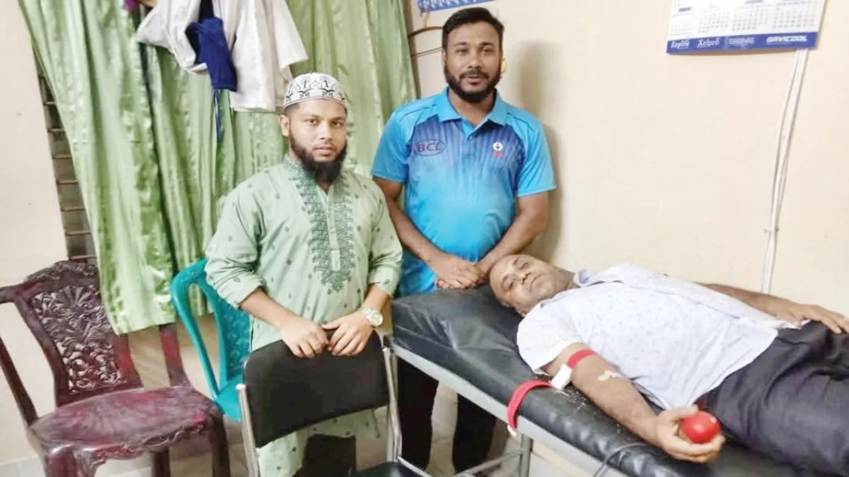 মানুষের বিপদে ছোটেন খলিল